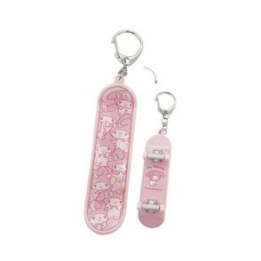 サンリオキャラクターズ　スケボーキーホルダー（マイメロディ）