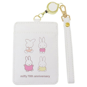 ミッフィー　リール付きパスケース