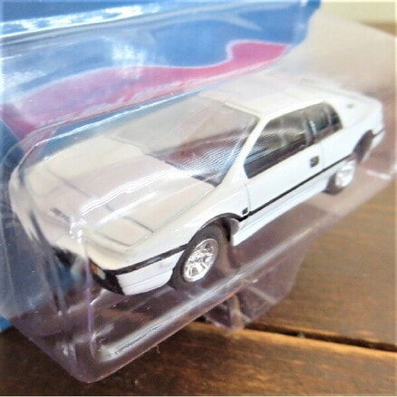 ジョニーライトニング 1:64『007 私を愛したスパイ』Lotus